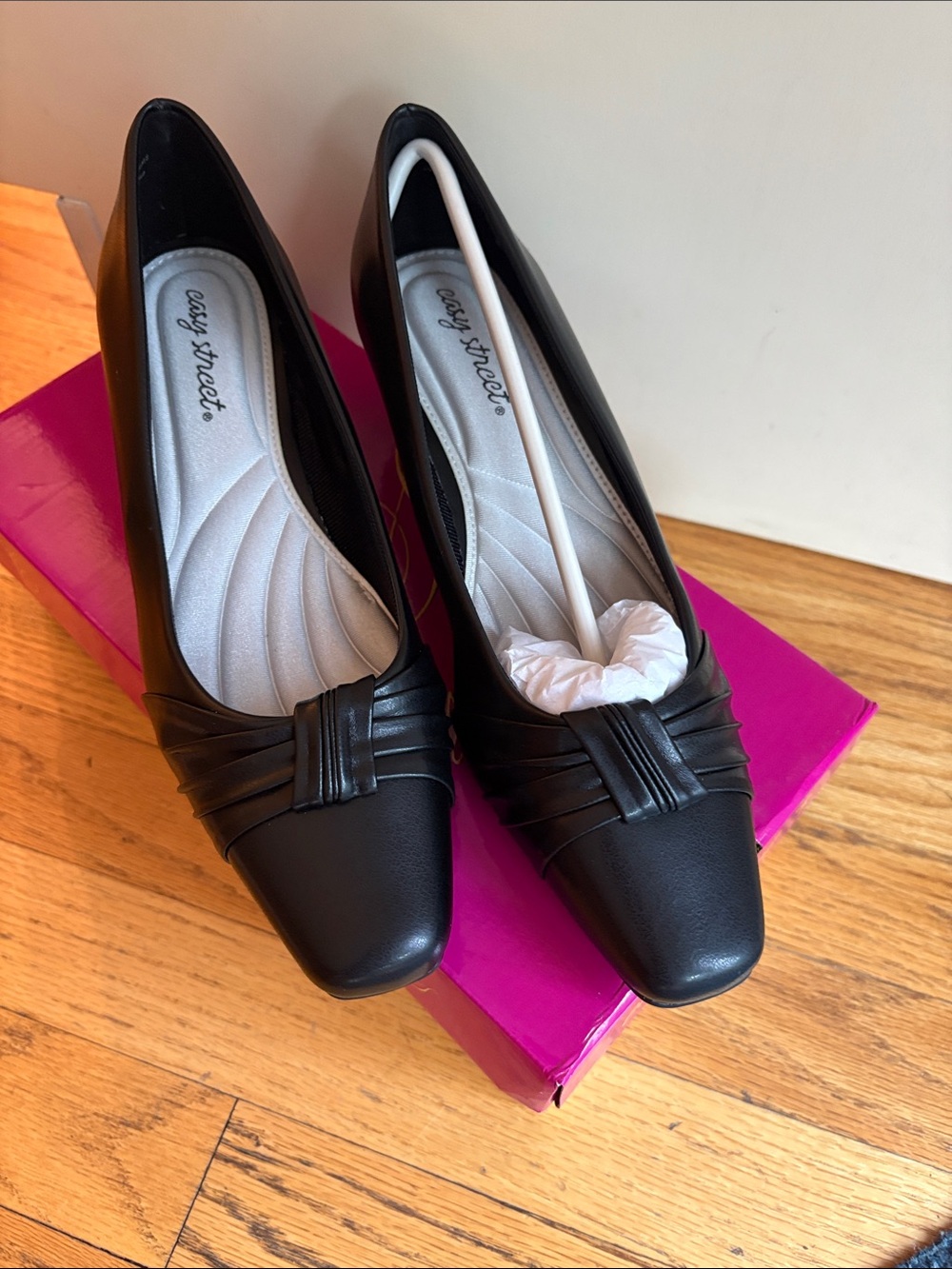 Easy Street Women’s Black Leather-Look Dress Pumps
